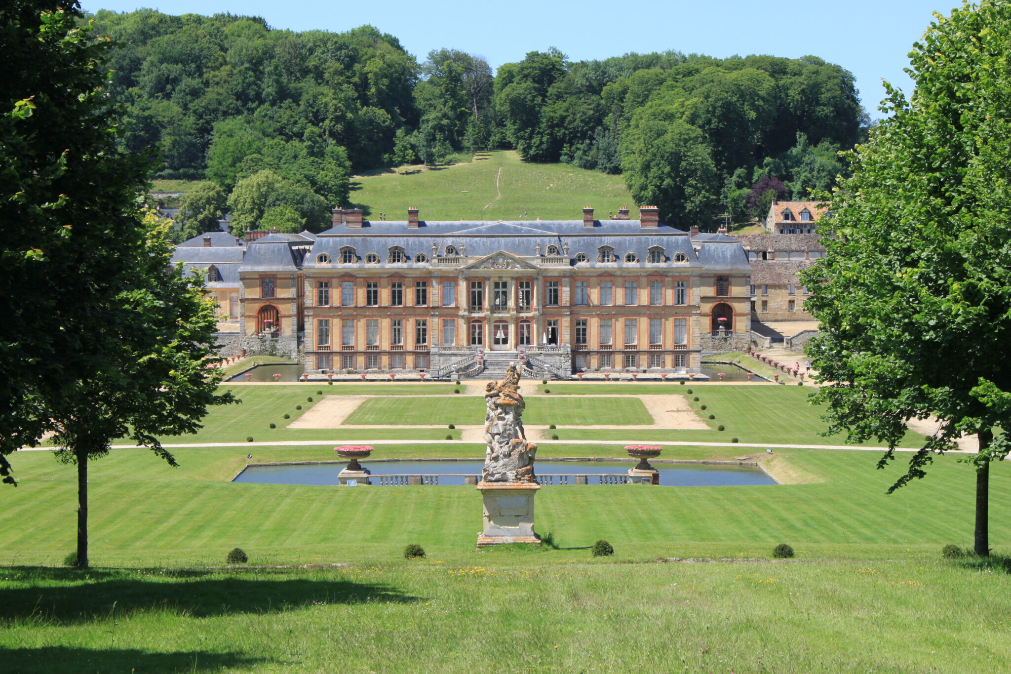 Domaine De Dampierre-en-Yvelines - Jardins Et Château à Proximité De Paris